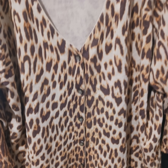 Women leopard animal printed buttoned v neck midi sleeve blouse top - Picture 4 of 9